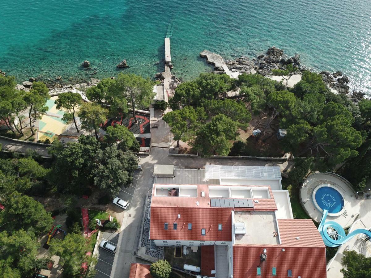 Sesar Apartments Krk - No. 3 Cvita クルク エクステリア 写真