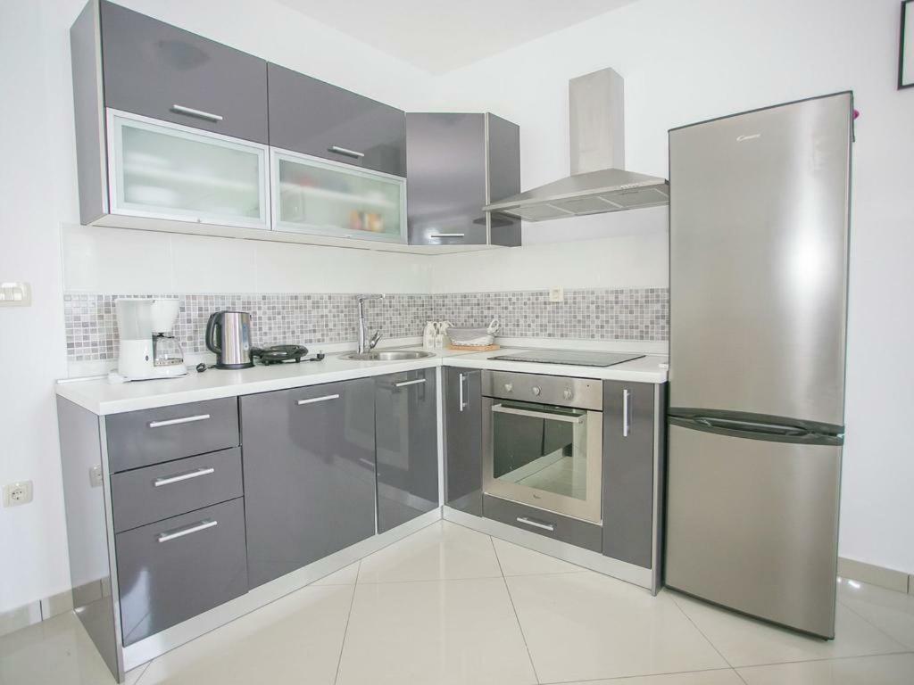 Sesar Apartments Krk - No. 3 Cvita クルク エクステリア 写真