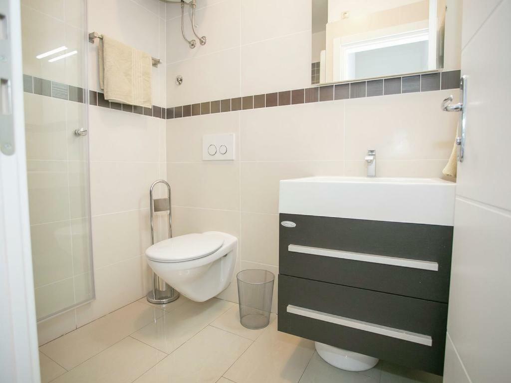 Sesar Apartments Krk - No. 3 Cvita クルク エクステリア 写真