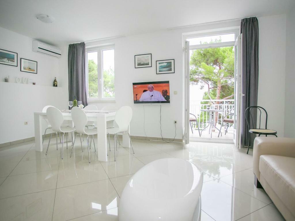 Sesar Apartments Krk - No. 3 Cvita クルク エクステリア 写真