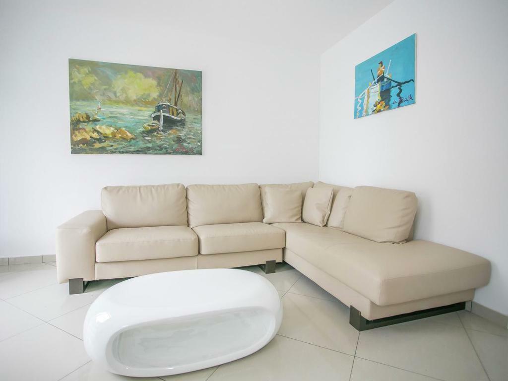 Sesar Apartments Krk - No. 3 Cvita クルク エクステリア 写真